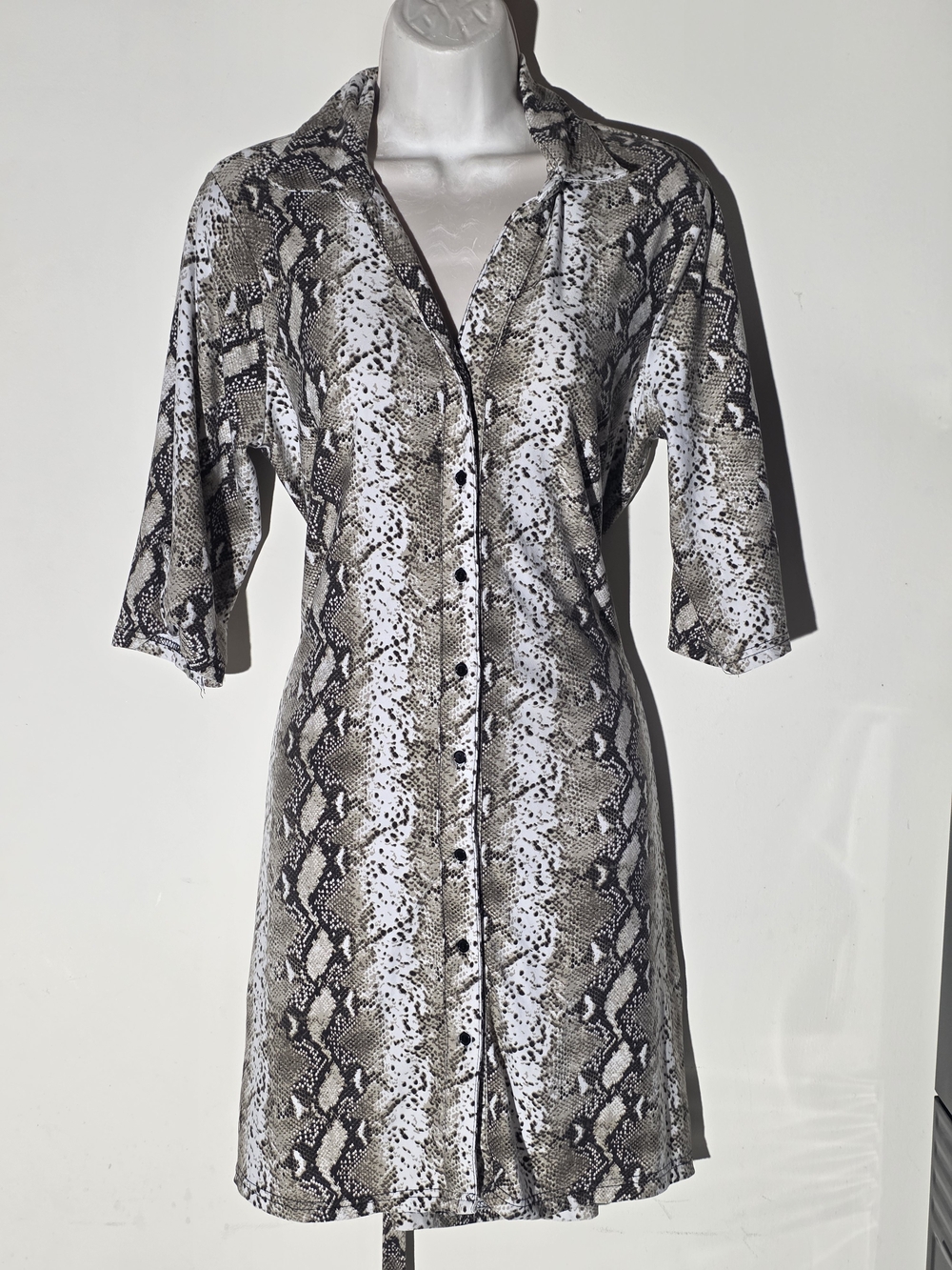 Birch and Stone Snake-Print Button-Front Midi Dress in Black and Cream (Size L)